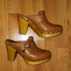 Frye Elle kiltie clog